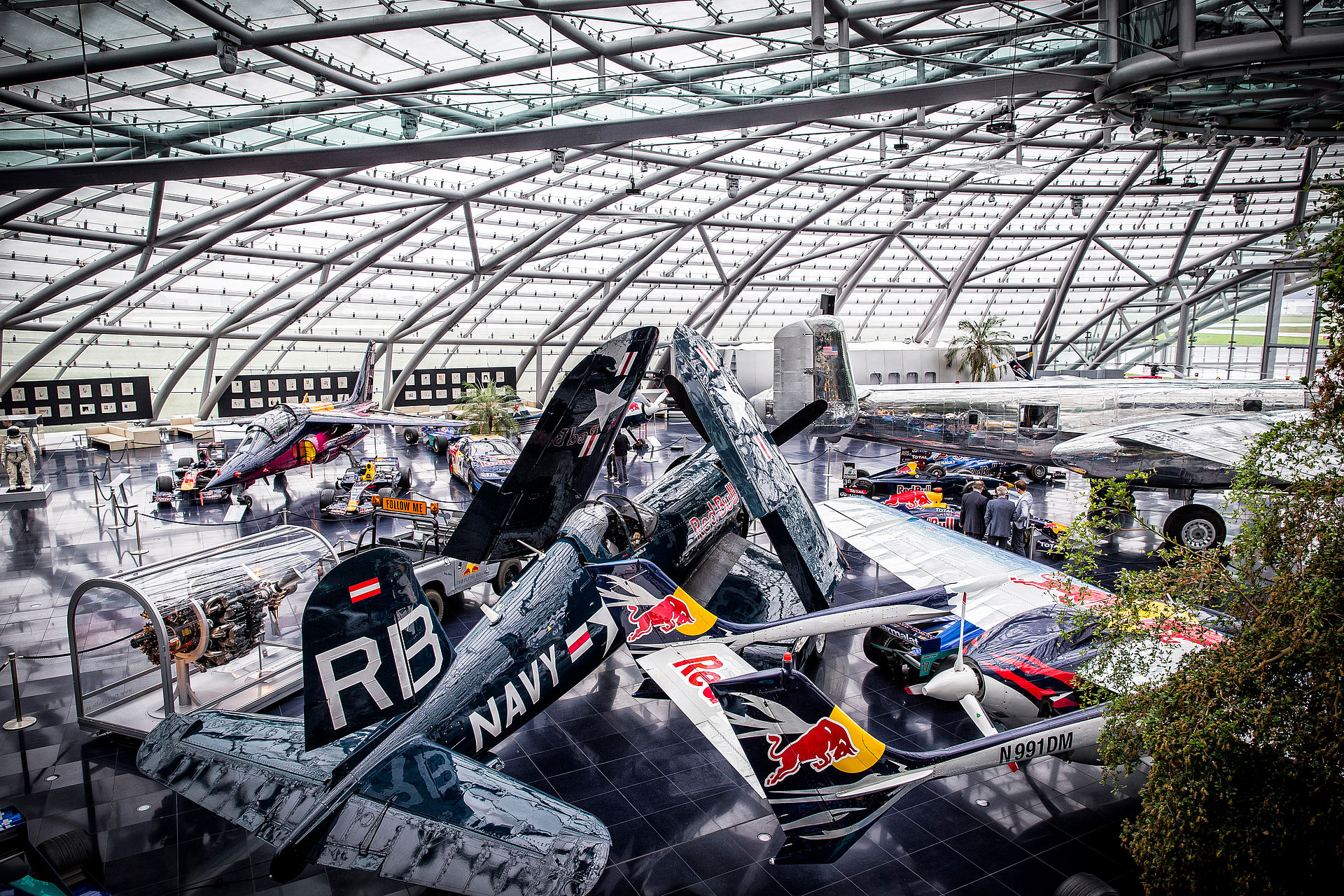 Hanger 7 : Hangar 7 Flugzeugmuseum Ein Ausflugsziel In Salzburg Auf Wagrain24 - Hangar 7 aviation art by mark donoghue, mornington, victoria.