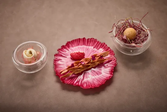 Plate with dish, Rhubarb – Meadowsweet
