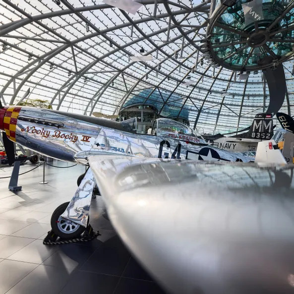 North American P-51 Mustang Flugzeug at Red Bull Hangar-7 