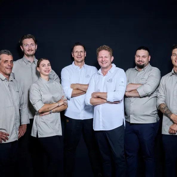 Teamfoto mit Martin Klein, Martin Ebert und dem Ikarus Team