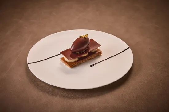 Plate with dish, Mille-feuille – Banana – Chocolate – Cacao sorbet