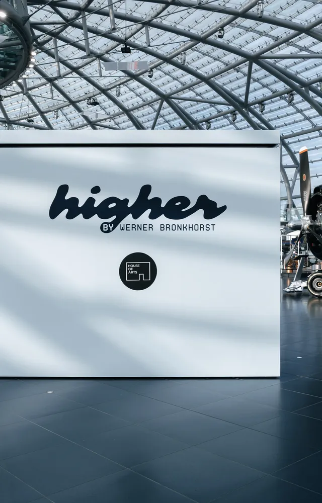 Werner Bronkhorst - Higher Ausstellung im Red Bull Hangar-7