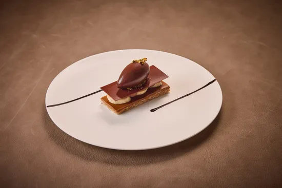 Plate with dish, Mille-feuille – Banana – Chocolate – Cacao sorbet