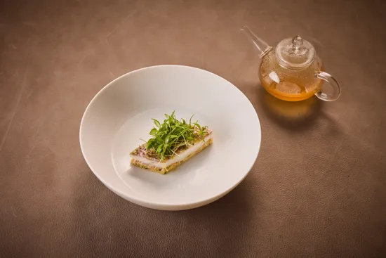 Plate with dish, Red mullet – Seafood consommé – Timut pepper – Coriander