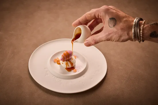 Plate with dish, Rose hip – Grapefruit – Yuzu Namelaka – Hibiscus