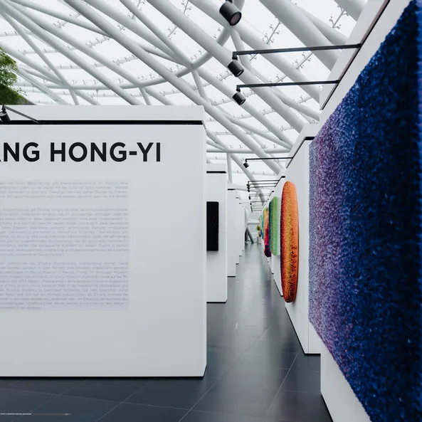 Kunstausstellung im Red Bull Hangar-7, Architektur, Bilder