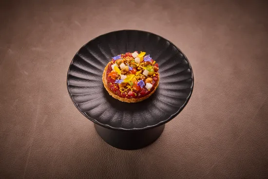 Plate with dish, Korean Beef tartare – Gochujang – Nashi pear