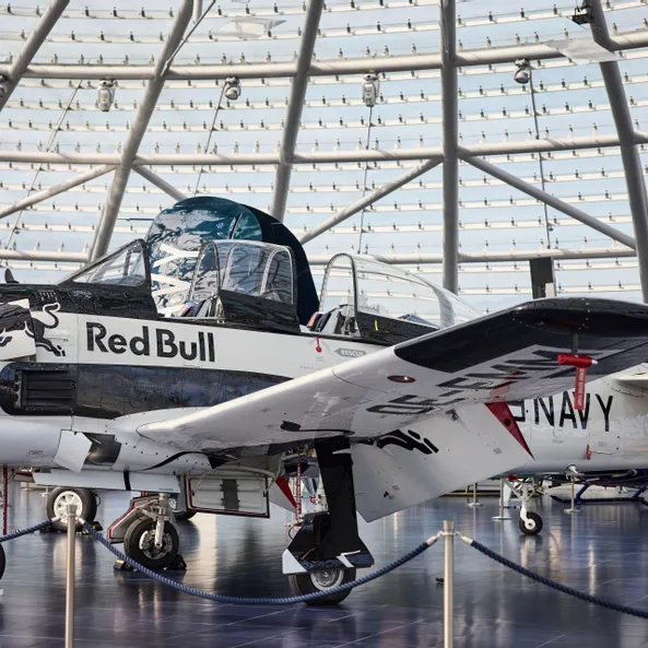 North American T-28B im Red Bull Hangar-7 