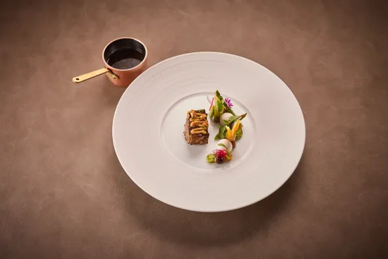 Plate with dish, Thai Wagyu beef – Peanut – Cucumber – Curry