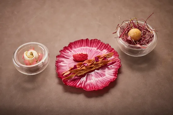 Plate with dish, Rhubarb – Meadowsweet