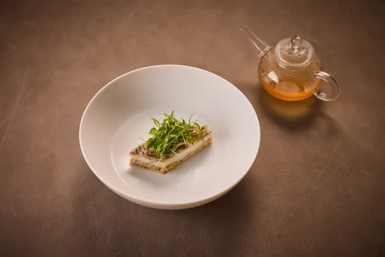 Plate with dish, Red mullet – Seafood consommé – Timut pepper – Coriander