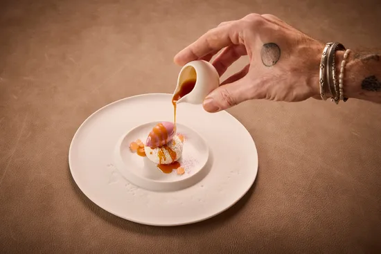 Plate with dish, Rose hip – Grapefruit – Yuzu Namelaka – Hibiscus