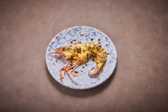 Plate with dish, Langoustine – Mustard dashi sauce – Mushroom truffle duxelles – Emmental hollandaise (by Lukas Mraz)